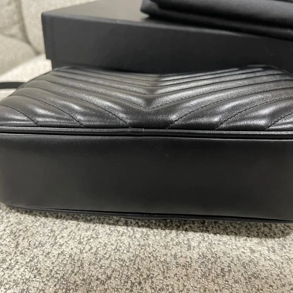 YSL Lou Camera Bag in black - Picture 5 of 7